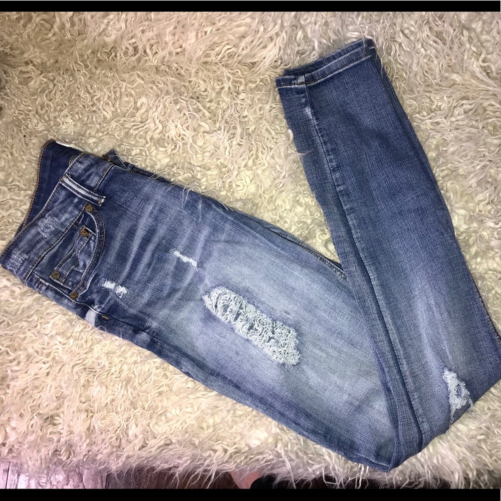 🎸Distressed skinny jeans Size 7🎸